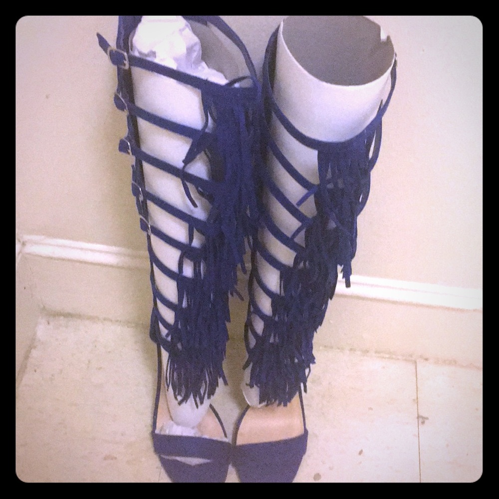 knee high velvet blue heels.